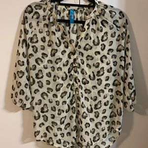 Buttons animal print top size Medium 🇺🇸Made in USA